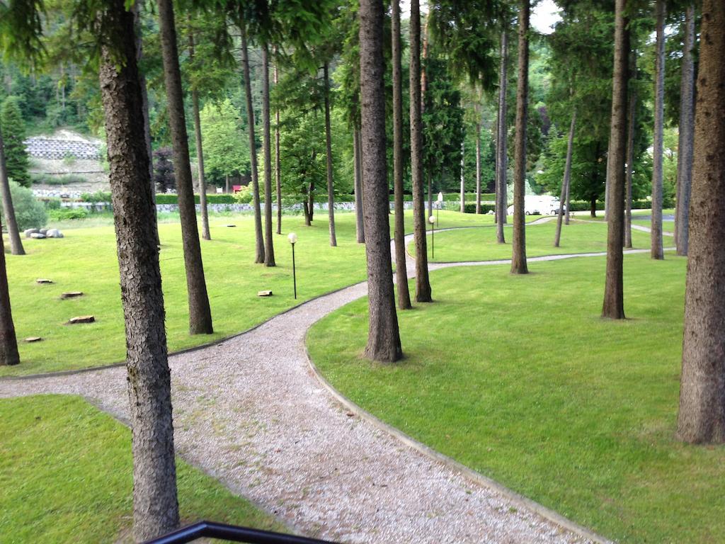 Residenza Finestra Sul Parco Comano Terme Exterior foto